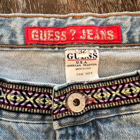 Vintage GUESS Light Wash Embroidered Distressed Women’s Jeans Sz 32 Made In USA - Picture 11 of 15